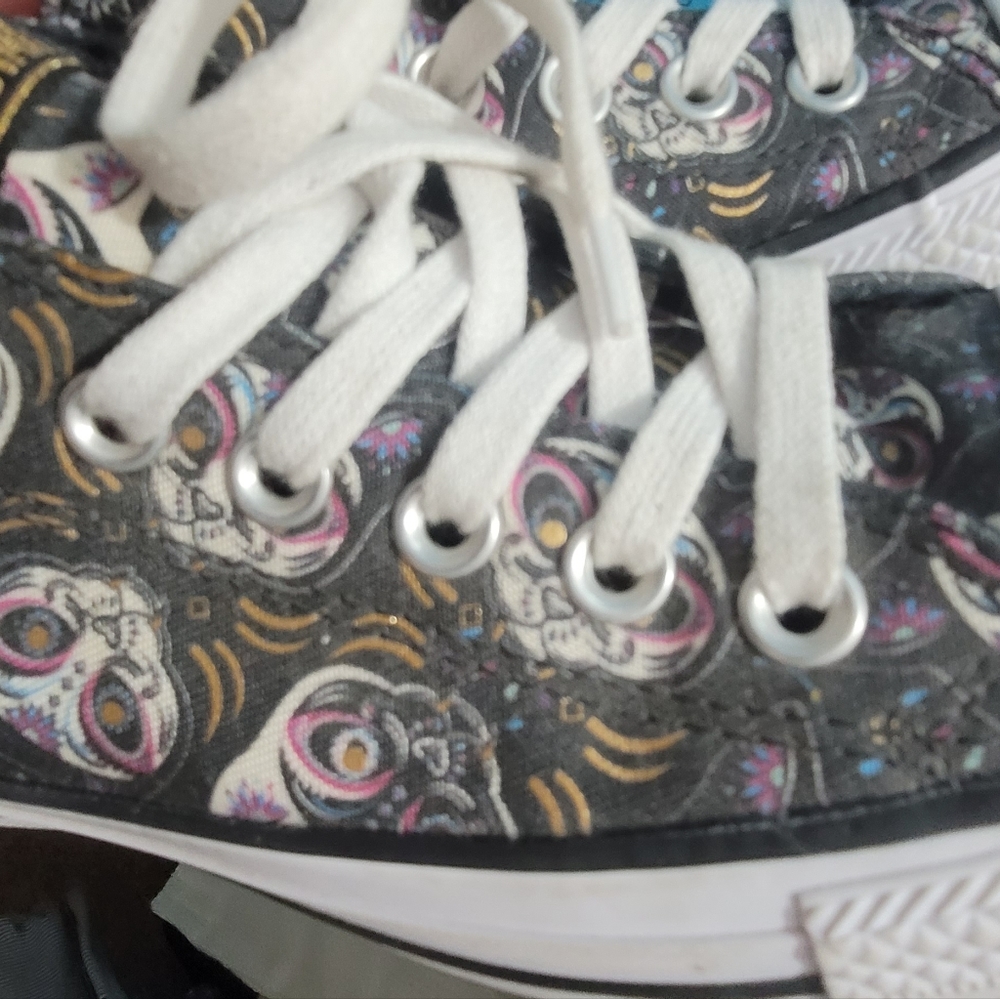 Converse - Picture 2 of 3